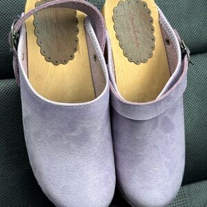 Hanna Andersson lavender clogs